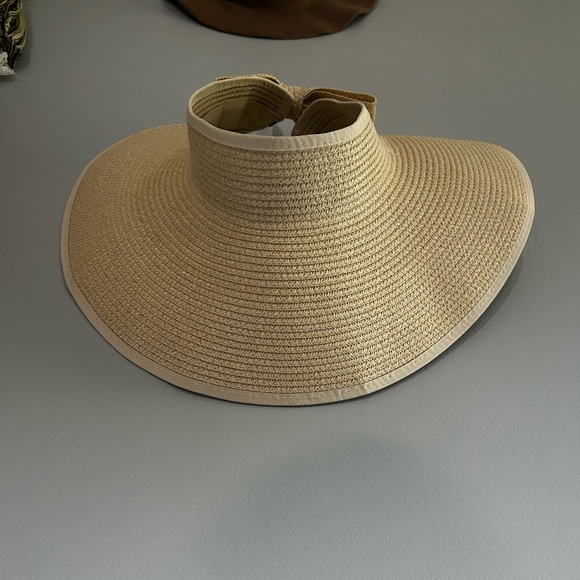 Hat bundle! 3 hats included - Picture 8 of 9